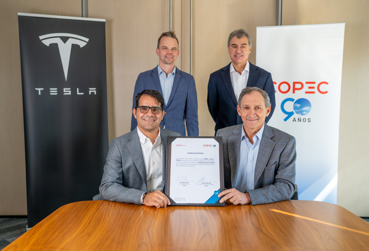 Foto acuerdo Tesla Copec Flux