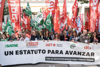 Personal sanitario durante una concentración para exigir la aprobación de un nuevo Estatuto Marco, frente al Ministerio de Sanidad, a 1 de octubre de 2025, en Madrid (España). La protesta, convocad