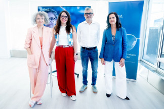 De izquierda a derehca: Mayra del Pilar, estilista y madre de una niña con miopía; Susana Lobato, responsable de la marca Stellest en España; Víctor G. Molina, optometrista de Tu Visión El Rosal;