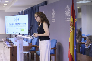 La ministra de Sanidad, Mónica García, durante una rueda de prensa tras presidir, de forma telemática, la reunión del Consejo Interterritorial del Sistema Nacional de Salud (CISNS), a 18 de septie