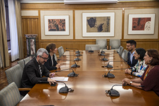 La ministra de Sanidad, Mónica García, y el secretario de Estado de Sanidad, Javier Padilla, reciben a la presidenta electa de WONCA, Pilar Astier.