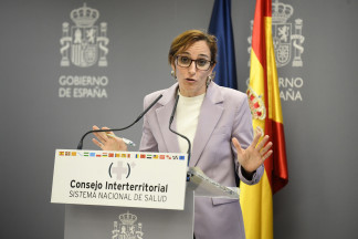 Archivo - La ministra de Sanidad, Mónica García, durante una rueda de prensa tras el pleno del Consejo Internacional del Sistema Nacional de Salud (CISNS), en la sede del Ministerio de Sanidad, a 11