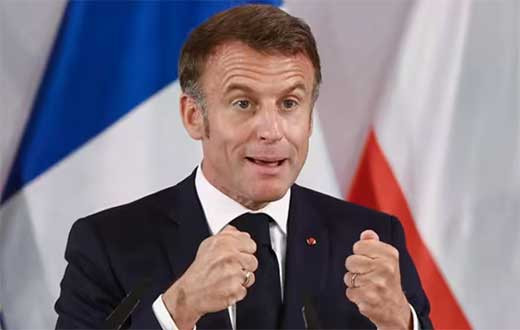 Macron aplaude