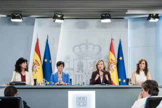 (I-D) La ministra de Igualdad, Ana Redondo; la ministra de Vivienda y Agenda Urbana, Isabel Rodríguez; la ministra de Educación Formación Profesional y Deportes y portavoz del Gobierno, Pilar Alegr