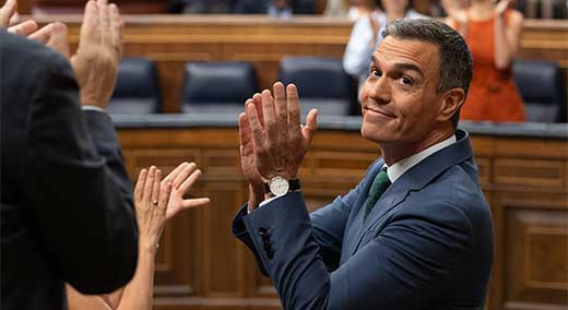 Aplausos presidente gobierno pedro sanchez sesion extraordinaria congreso