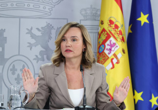 La ministra de Educación, Formación Profesional y Deportes, Pilar Alegría, durante una rueda de prensa posterior a la reunión del Consejo de Ministros, en el Palacio de la Moncloa, a 21 de octubre