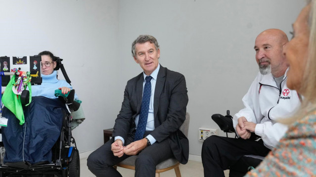 Visita del presidente del PP, Alberto Núñez Feijóo, a adELA