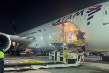 Foto Embarque Cerezas LATAM (1)