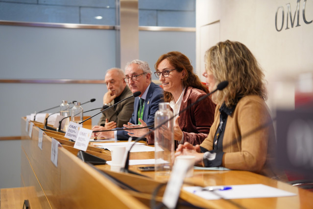 La ministra de Sanidad, Mónica García, durante la clausura de la jornada 'La Medicina, la salud y el clima'.