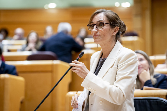La ministra de Sanidad, Mónica García, interviene durante una sesión plenaria, a 4 de noviembre de 2025, en Madrid (España). El senado debate el nuevo modelo de financiación autonómica a petición del grupo parlamentario Izquierda Confederal. Además, el Go