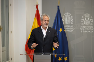 Archivo - El presidente de la Confederación Autismo España, Pedro Ugarte Vera, interviene durante la firma de un convenio de colaboración entre el Ministerio de Juventud e Infancia y la Confederaci