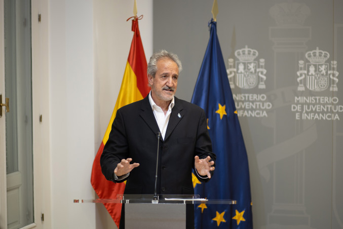 Archivo - El presidente de la Confederación Autismo España, Pedro Ugarte Vera, interviene durante la firma de un convenio de colaboración entre el Ministerio de Juventud e Infancia y la Confederaci