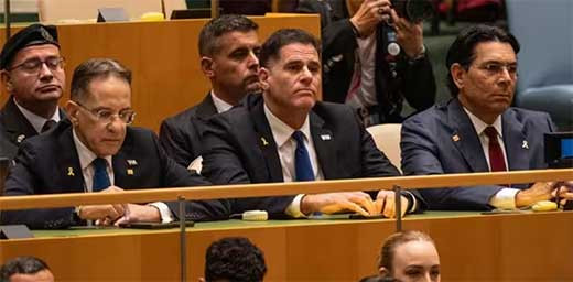 Dimite el ministro de