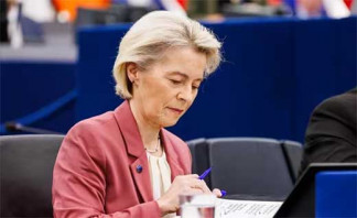 Von der Leyen defiende