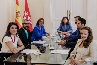 Archivo - La presidenta de la Comunidad de Madrid, Isabel Díaz Ayuso (c), el consejero de Presidencia, Justicia y Administración Local, Miguel Ángel García (3d), el consejero de Educación y Unive