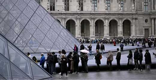 El Museo del Louvre de