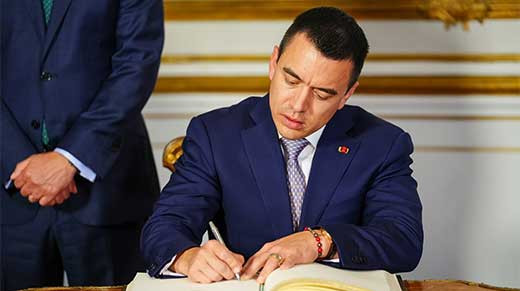 EuropaPress 6829632 presidente ecuador daniel noboa firma libro honor reunion mantenida dia hoy