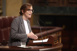 La ministra de Sanidad, Mónica García, interviene durante una sesión de control al Gobierno, en el Congreso de los Diputados, a 19 de noviembre de 2025, en Madrid (España). El Gobierno se enfrenta