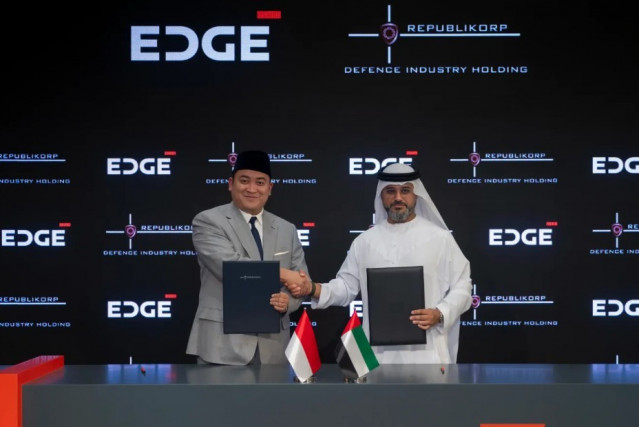 Firma del acuerdo entre Republikorp y Edge Group en el marco del Dubai Airshow de 2025