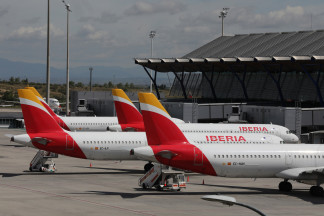 Archivo - Varios aviones de Iberia.