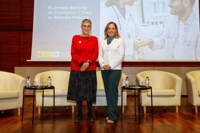 La consejera de Salud de Cataluña, Olga Pané, y la presidenta de Farmaindustria, Fina Lladós.