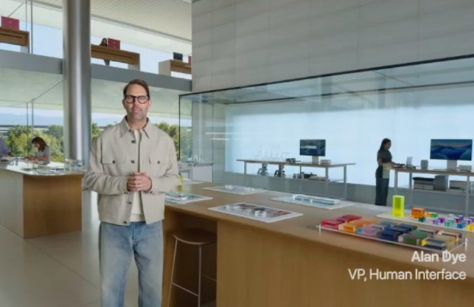 El responsable de diseño de Apple, Alan Dye.