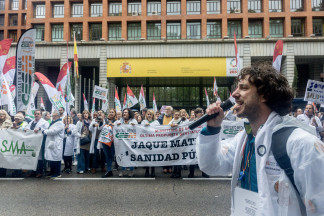 Manifestación ‘Todos unidos por un objetivo común: el estatuto propio’, en el Ministerio de Sanidad, a 15 de noviembre de 2025, en Madrid (España). La manifestación, organizada por  la Confede