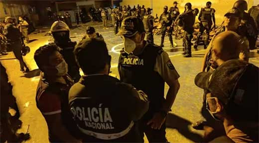 La Policiu0301a de Ecuador