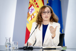 La ministra de Sanidad, Mónica García, durante una rueda de prensa tras la reunión del Consejo de Ministros, en el Palacio de la Moncloa, a 9 de diciembre de 2025, en Madrid (España). El Consejo d