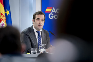 El ministro de Economía, Comercio y Empresa, Carlos Cuerpo, durante una rueda de prensa tras la reunión del Consejo de Ministros, en el Palacio de la Moncloa, a 9 de diciembre de 2025, en Madrid.