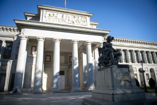 Archivo - Fachada del Museo del Prado, a 5 de noviembre de 2022, en Madrid (España). Dos activistas de Futuro Vegetal se han pegado a los marcos de los cuadros de 'La maja desnuda' y de 'La maja vest