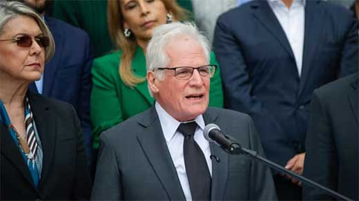 El padre del precandidato Uribe