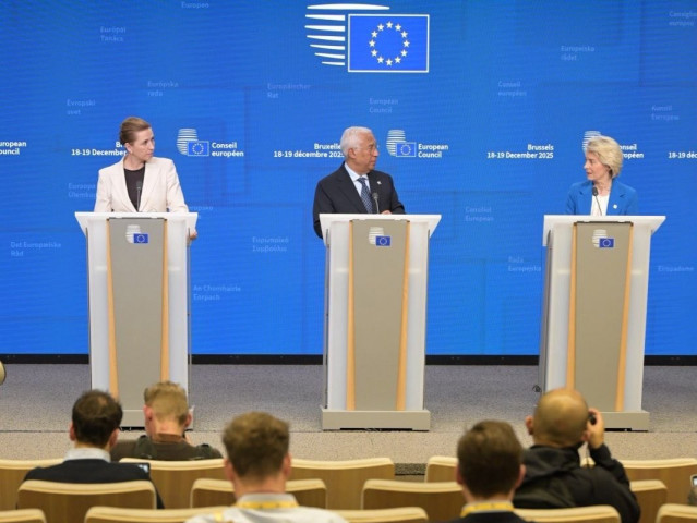De izquierda a derecha, la actual presidenta del Consejo de la Unión Europea y primera ministra danesa, Mette Frederiksen; el presidente del Consejo Europeo, António Costa, y la presidenta de la Comisión Europea, Ursula von der Leyen