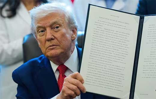Trump firma una orden para 