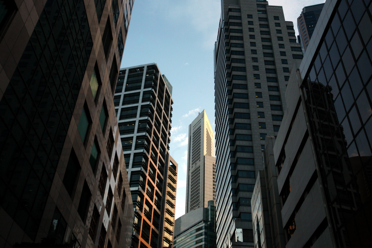 Vista de angulo bajo de un edificio moderno