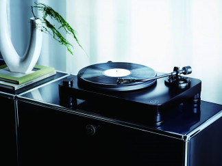 Archivo - Modelo del tocadiscos AT-LP7X de Audio-Technica
