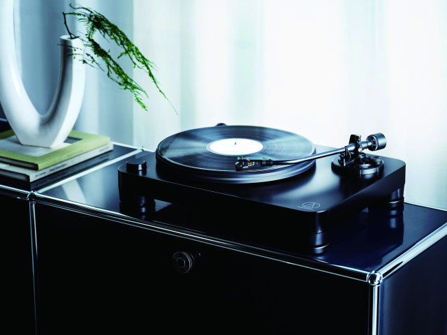 Archivo - Modelo del tocadiscos AT-LP7X de Audio-Technica