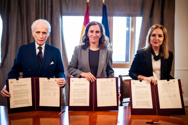 Imagen de la firma del convenio.