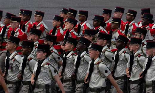 Francia lanza su nuevo servicio militar voluntario