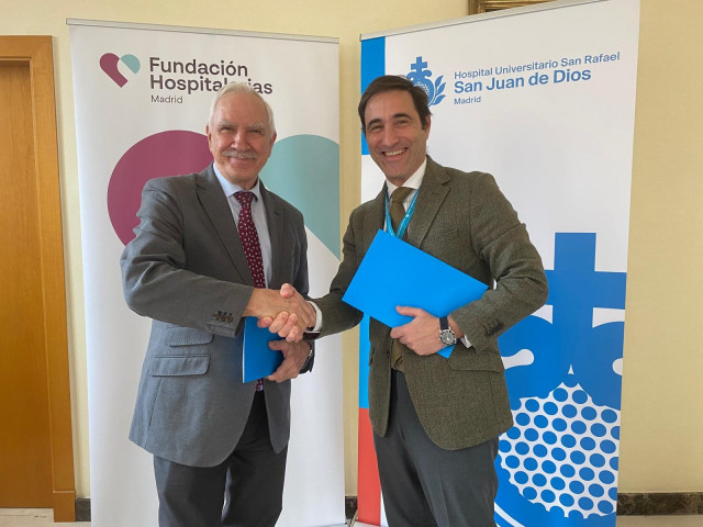 El acuerdo suscrito entre el director gerente del Hospital Universitario San Rafael, César Téllez y por el director gerente de Fundación Hospitalarias Madrid, el doctor Antonio Alemany.