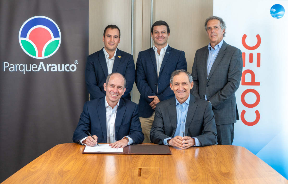 Firma Parque Arauco y Copec Flux