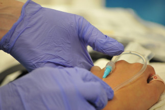 Archivo - La pandemia ha evidenciado que la hospitalización a domicilio es un recurso que permite al paciente estar rodeado de su entorno.