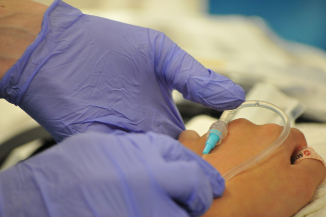 Archivo - La pandemia ha evidenciado que la hospitalización a domicilio es un recurso que permite al paciente estar rodeado de su entorno.