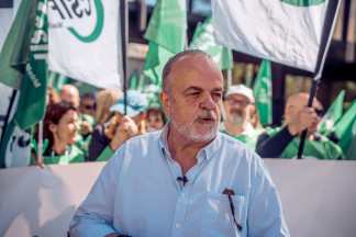 Archivo - El presidente nacional del sector de Sanidad de CSIF, Fernando Hontangas, durante una concentración convocada por CSIF, frente a la sede de la Delegación del Gobierno, a 18 de abril de 202