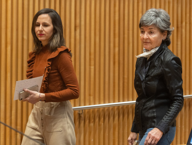La portavoz adjunta del Grupo Parlamentario Mixto, Ione Belarra (i), durante la Conferencia en Defensa de la Sanidad Pública, en el Congreso, a 22 de enero de 2026, en Madrid (España). La conferencia tiene como objetivo tratar los riesgos del avance de la