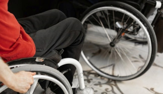 Imagen de recurso de una persona en silla de ruedas.