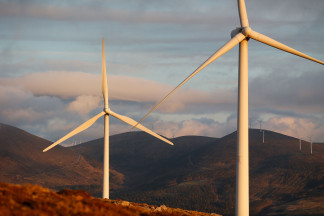 Archivo - Un parque eólico