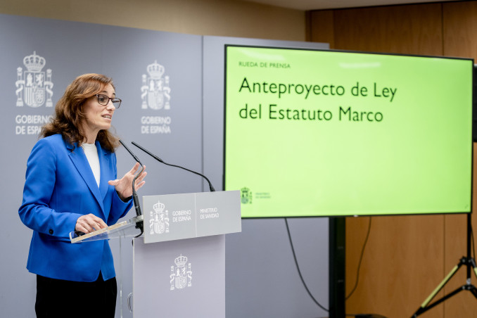 Archivo - La ministra de Sanidad, Mónica García, durante una rueda de prensa,  tras la reunión del ámbito para abordar el Anteproyecto de Ley del Estatuto Marco, en la sede del Ministerio, a 22 de