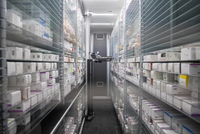 Archivo - Nuevo robot para dispensación de medicamentos en Son Espases