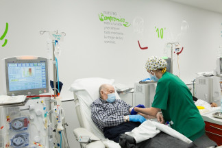 Imagen de un paciente con tratamiento de hemodiálisis.